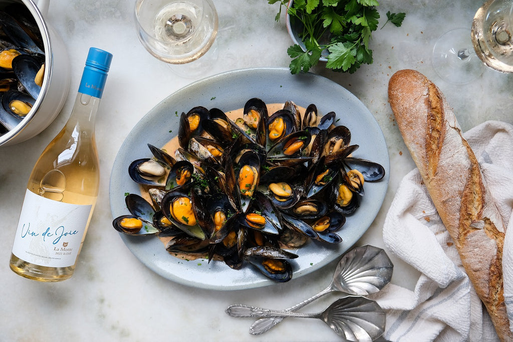 Mussels with Rosé, Sundried Tomato and Parsley